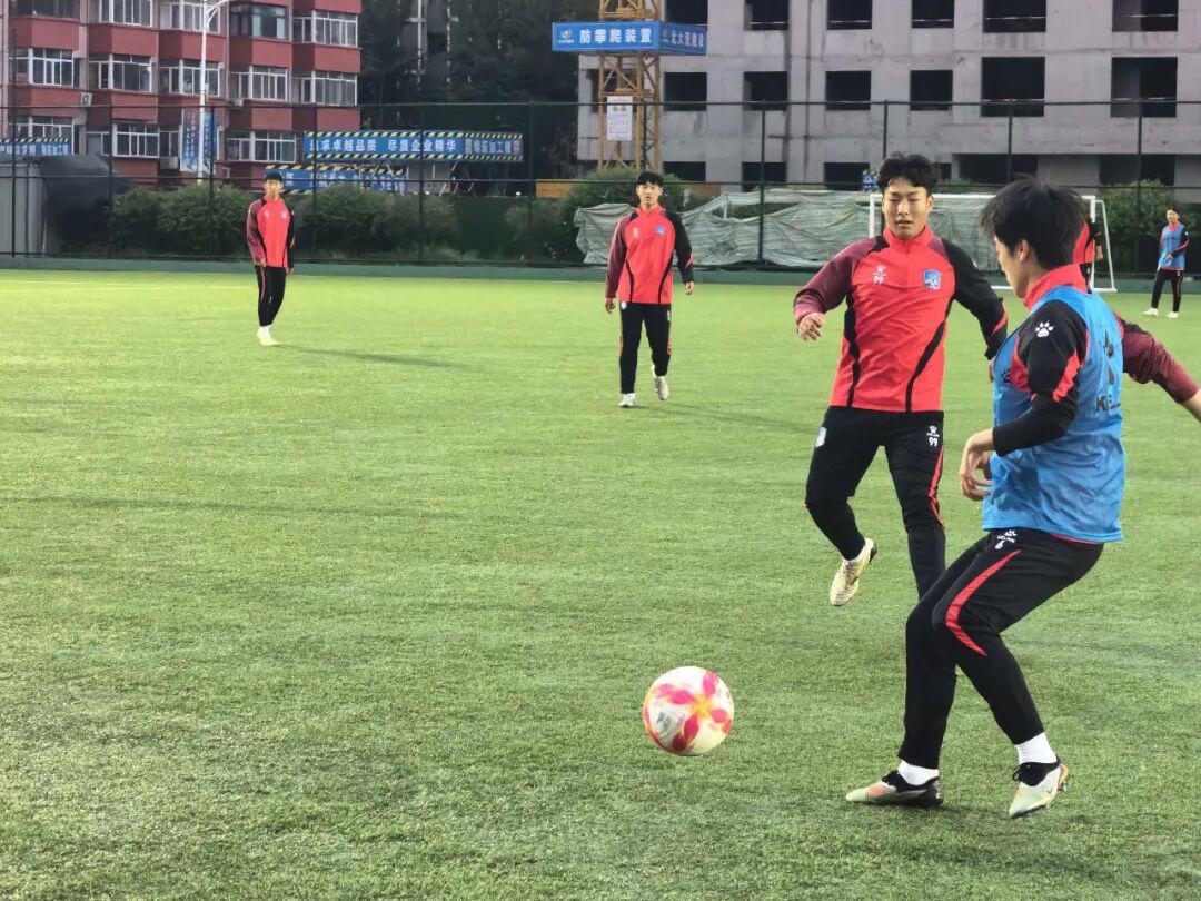 拉杜卡努晋级女王赛决赛致谢团队