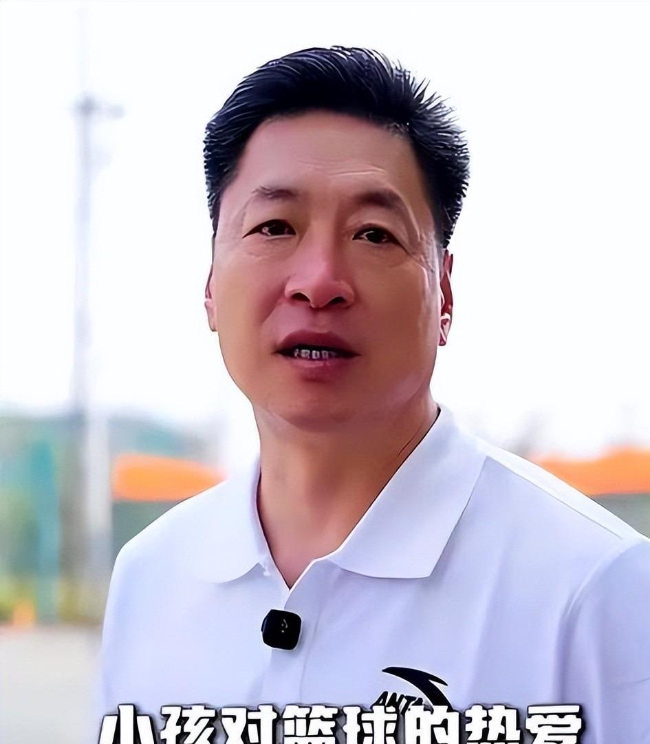 杨毅揭中国体育内幕:各协会一把手大多数没有专业背景 杜绝山头文化